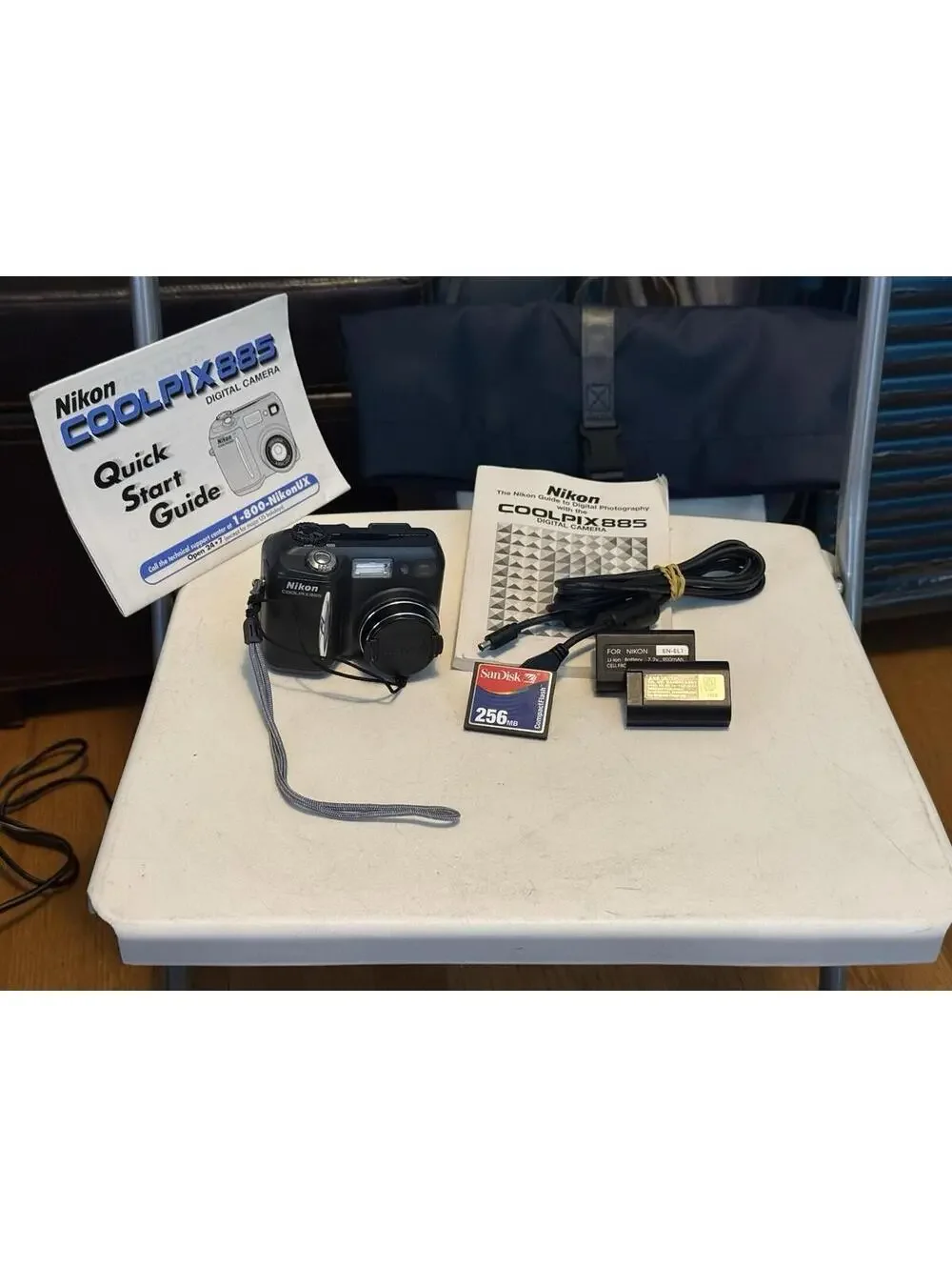 VTG Nikon Coolpix 885 Digital Camera With CF Memory Card ,W/manuals , ( Read)